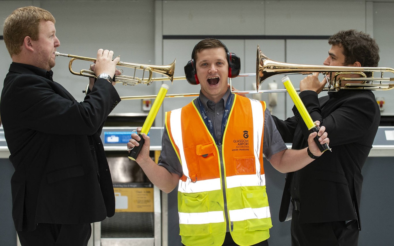 Airport gives competitors orchestral welcome